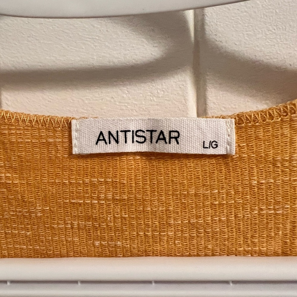 ANTISTAR Crop Top - Picture 3 of 3